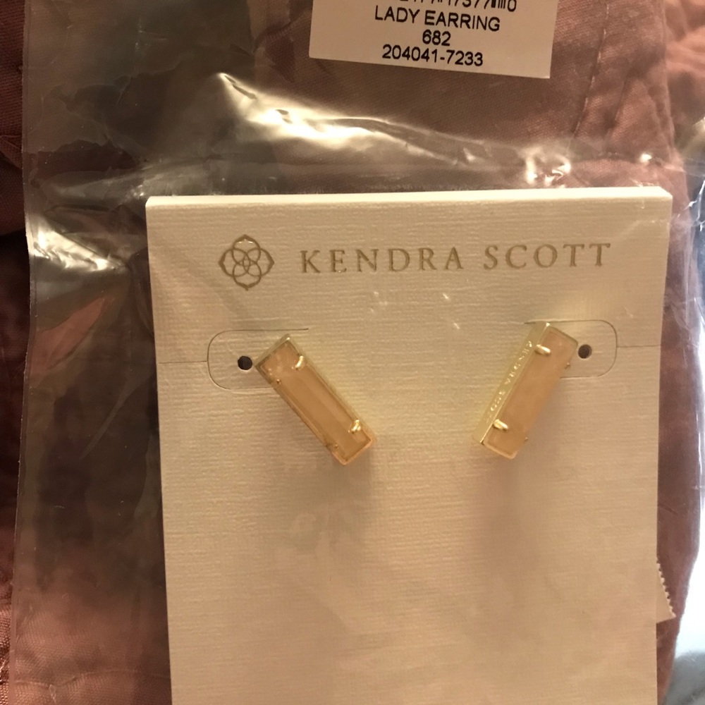 Kendra Scott light pink studs